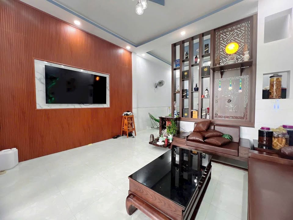 Nhà xinh Tân Xuân full nội thất, chỉ việc xách vali đến ở