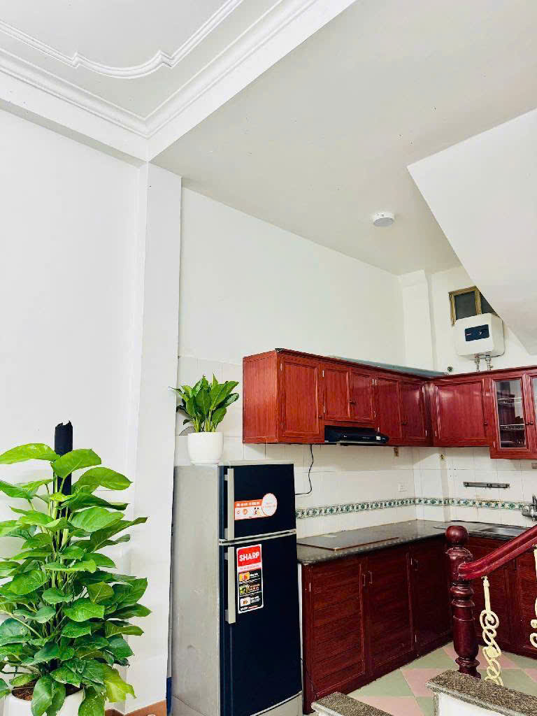 Bán nhà Cầu Giấy 30m², 5 tầng, 5 phòng ngủ, 5wc, chỉ 8 tỷ