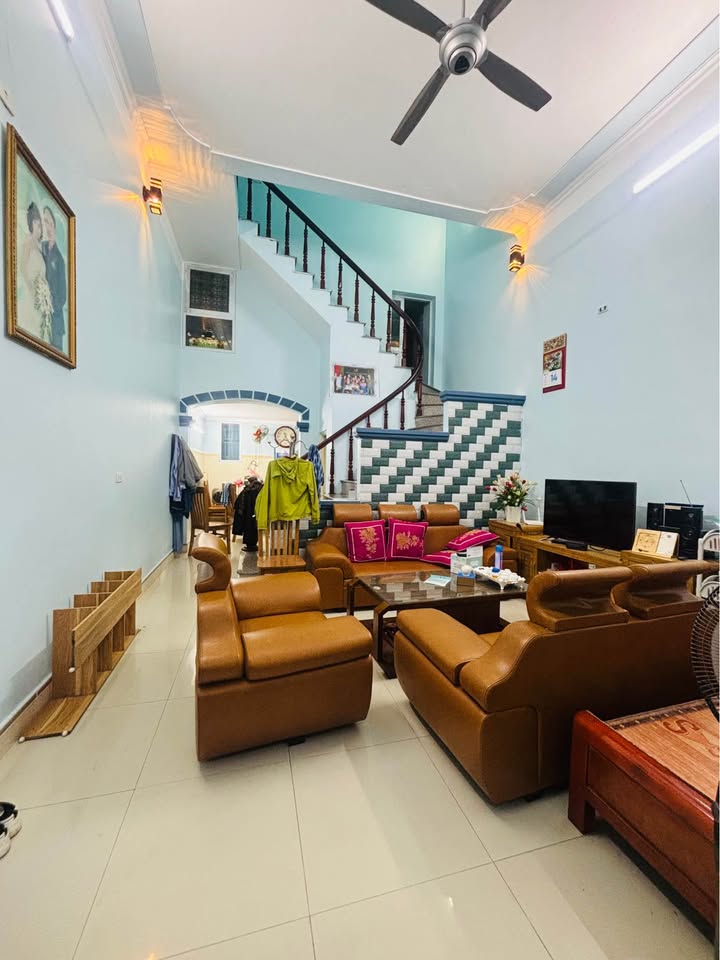 Nhà 2 tầng xinh xắn, nở hậu nhẹ, cách mặt đường 15m tại phường Quang Trung, Thái Bình