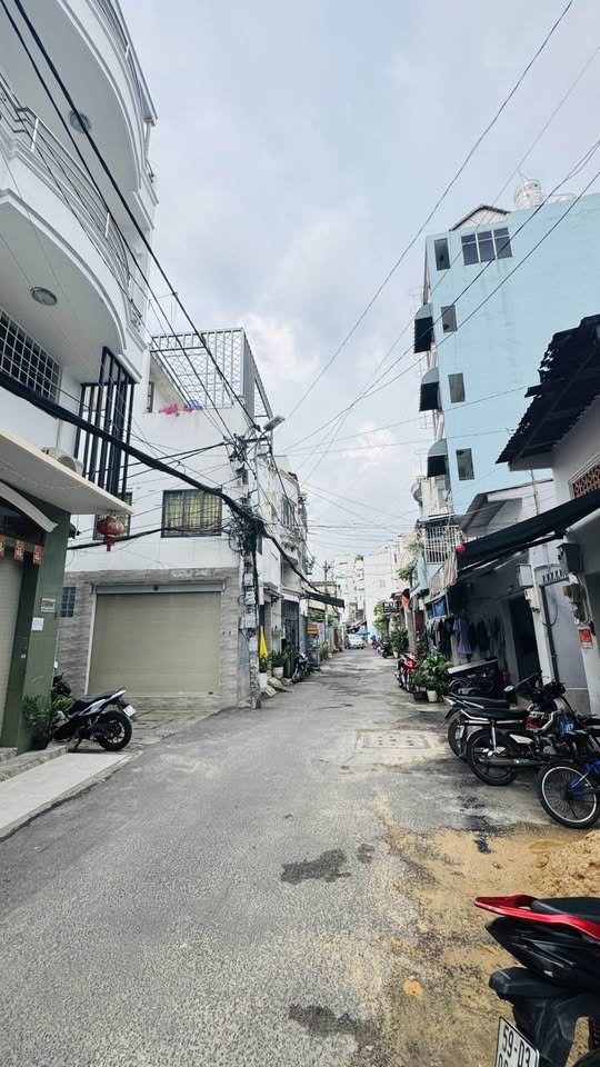 Nhà 2 tầng kiên cố, thiết kế hiện đại với 2 phòng ngủ, 40m2 diện tích sử dụng