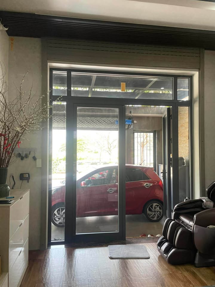 Biệt thự 3 tầng 164m2 Bàu Vá 2, 8m mặt tiền, 5PN, full nội thất, 5WC, hướng Đông Bắc, sổ hồng