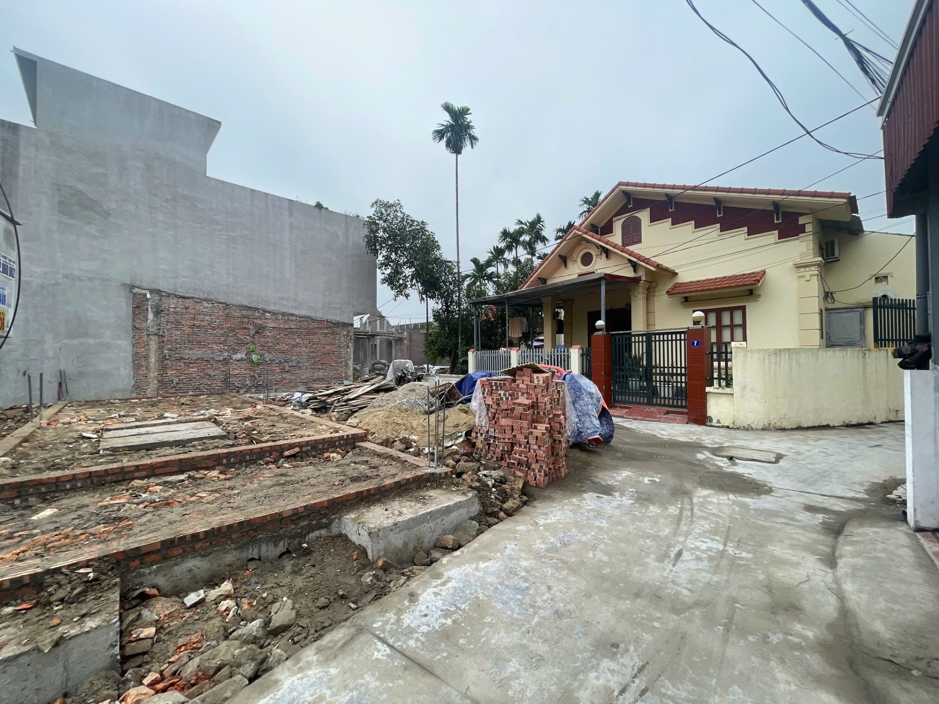 Bán lô góc Vân Tra 60,6m² hơn 4m mặt tiền, giá 2,35 tỷ