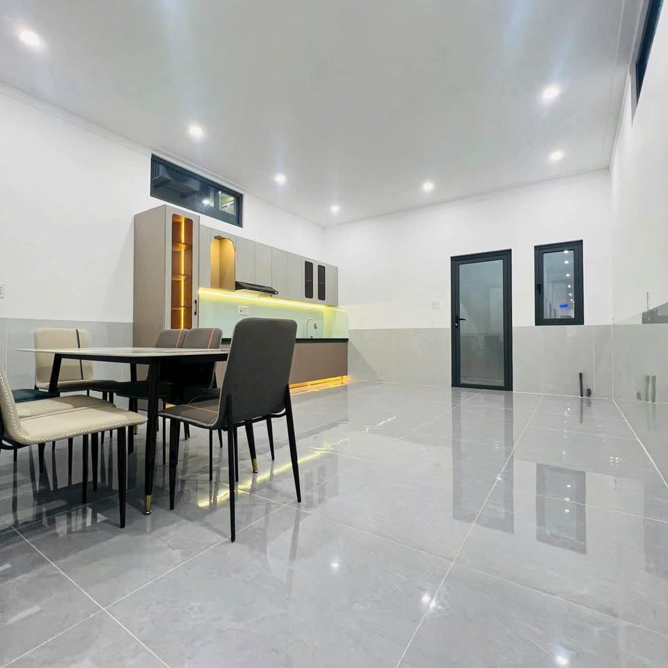 Bán nhà cấp 4 mới đẹp, 3 phòng ngủ, sân đậu ô tô, Vĩnh Long, 2,39 tỷ