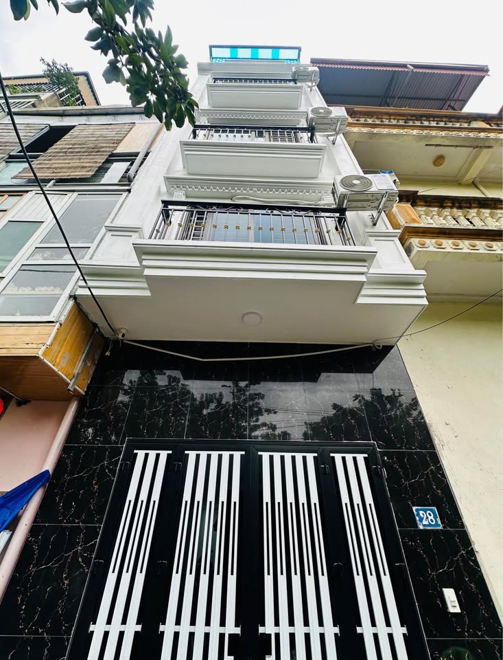 Nhà 5 tầng thang máy, 7 phòng ngủ, 40m² Phương Canh, giá mềm, chủ gấp bán