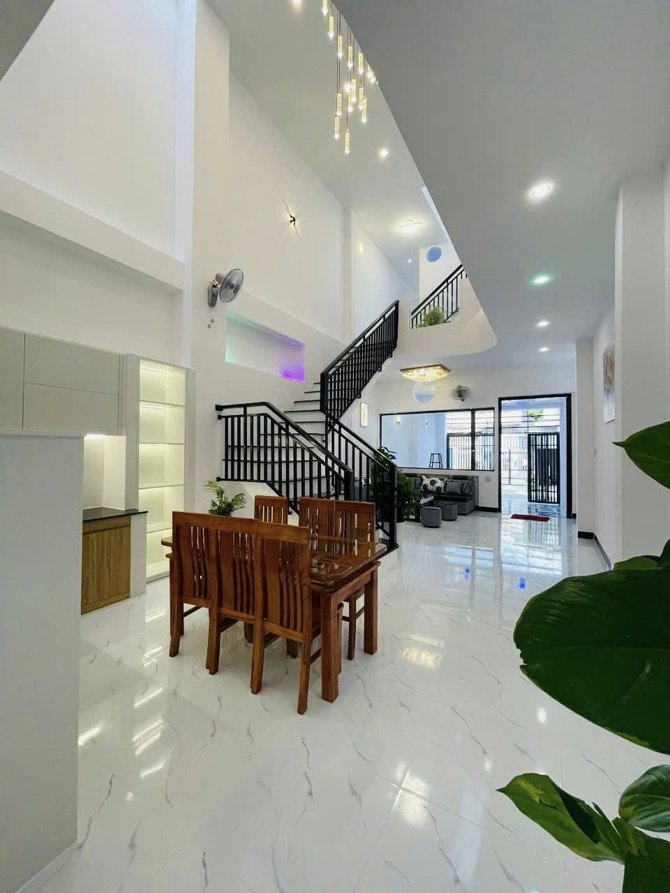 Nhà trung tâm Tuy Hòa 3 tầng thoáng mát, sân đậu ô tô, bao ngập