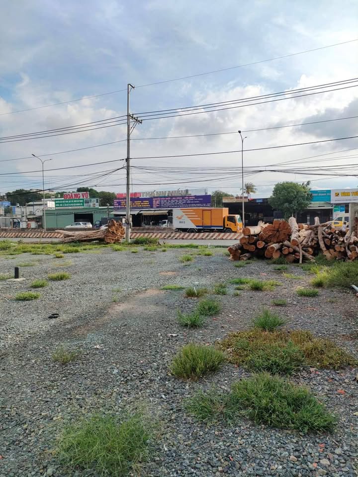 Tìm ngay chủ nhân may mắn cho mặt bằng vàng tọa lạc ngay mặt tiền Quốc lộ 51