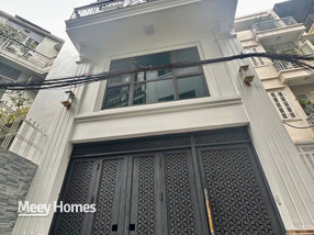 Tòa căn hộ tọa lạc tại vị trí đắc địa thuộc phường Đội Cấn, quận Ba Đình