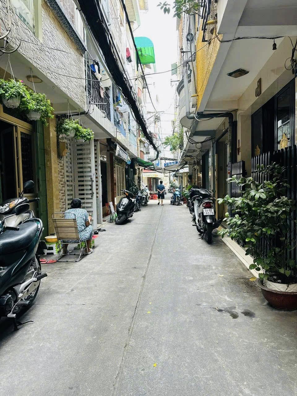 Siêu phẩm 20 Thước Hoàng Diệu, nhà 1 trệt 2 lầu, 21m2, chỉ cách quận 1 một cây cầu