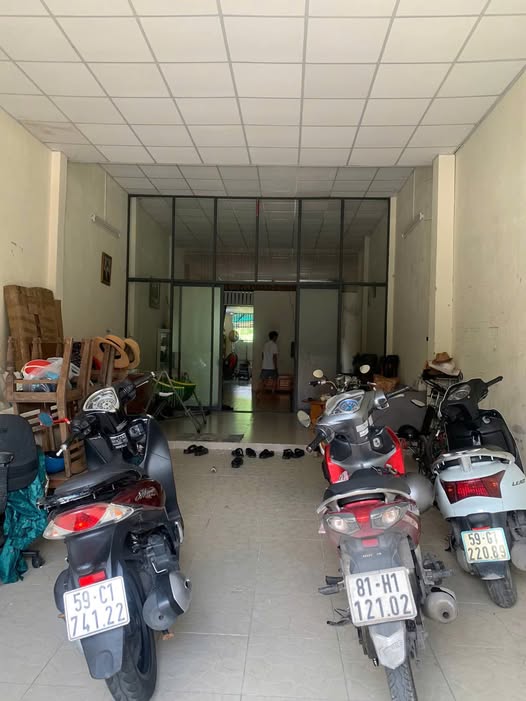 Cho thuê nhà mặt tiền 5m x 24m, đường 10m tại Quận 12