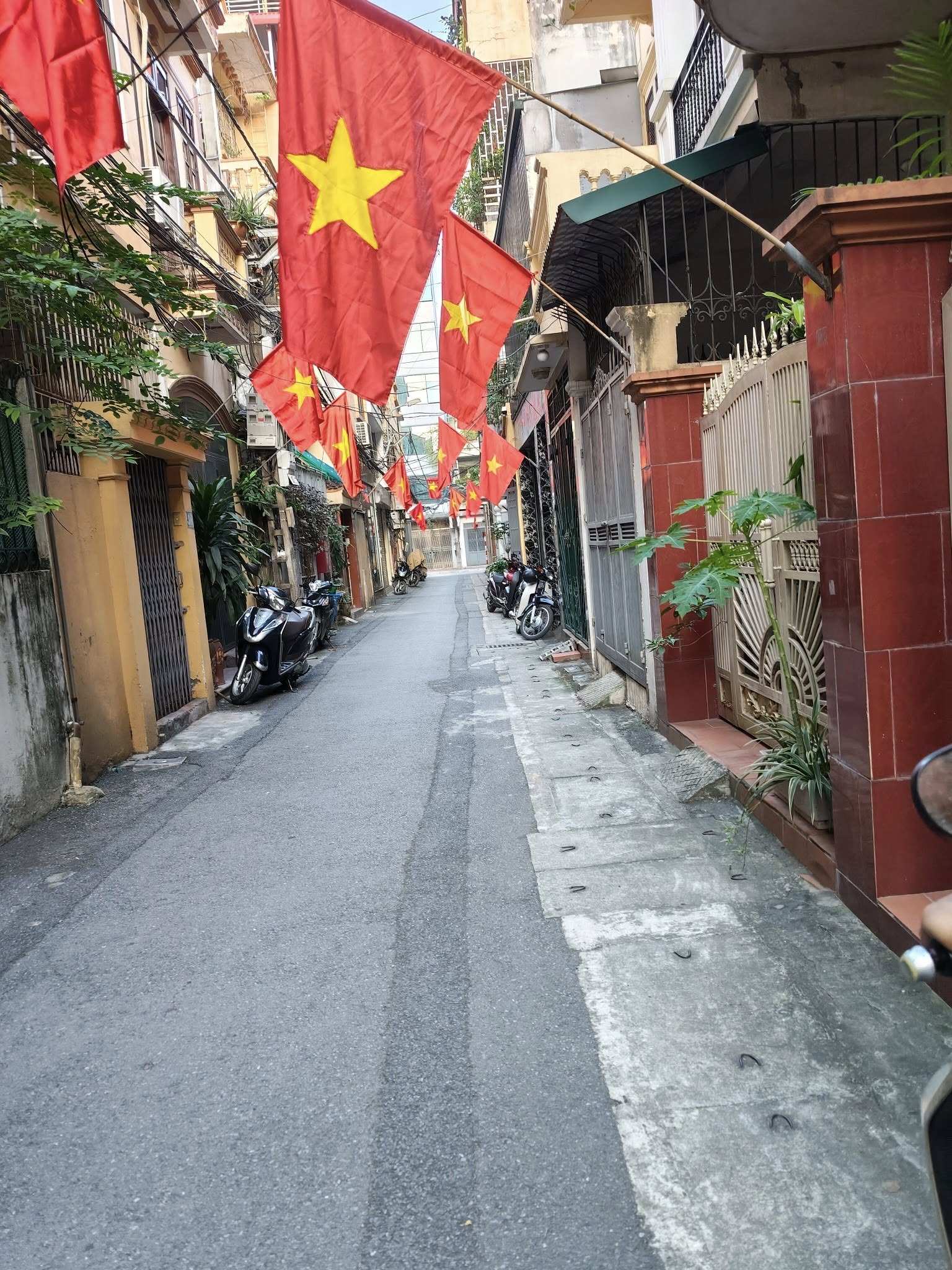 Nhà 7 tầng thang máy, ô tô đỗ cửa tại Vương Thừa Vũ, Thanh Xuân - Nâng tầm cuộc sống