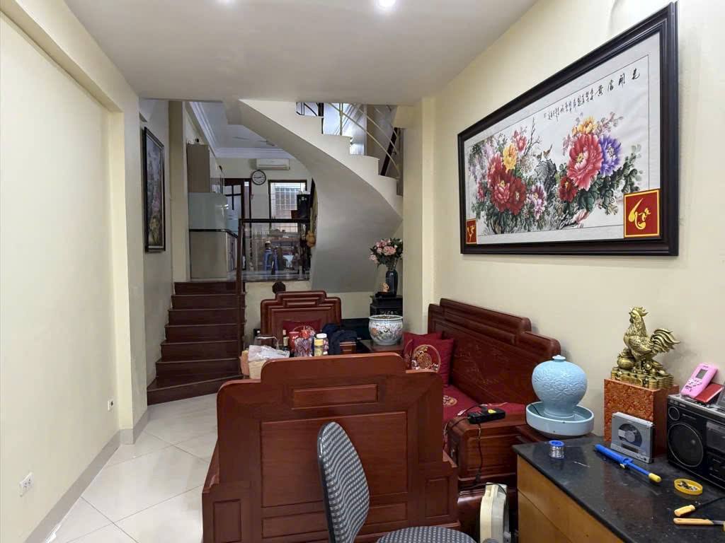 Nhà dân xây thiết kế lệch tầng tại Ngô Gia Tự, Long Biên, Hà Nội