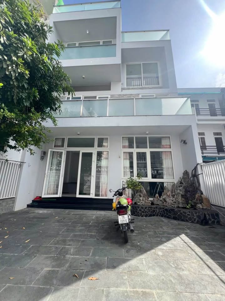 Bán nhà 4 tầng trung tâm Nha Trang, gần Chợ Đầm, 127m2, 8.5 tỷ