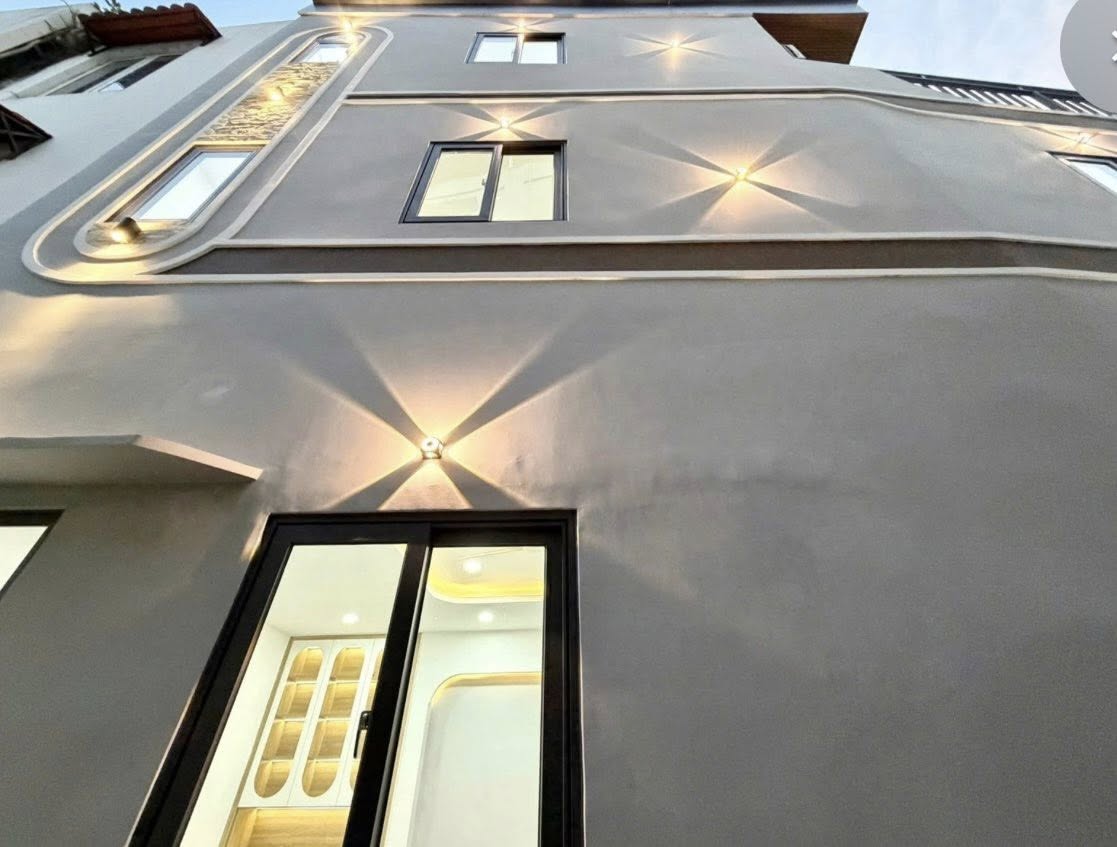 Nhà 2 tầng trung tâm Quận 10, ngang 10m, giá sốc 6,7 tỷ