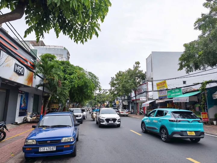 Nhà mặt tiền Trương Công Định, 133m2, ngang 5,5m, nở hậu, 24 tỷ, vừa ở vừa kinh doanh bao lãi