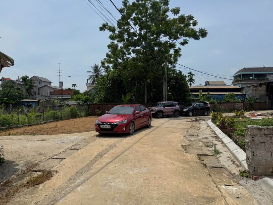 Bán lô góc 110m2 Phú Cát đường ô tô tránh, gần chợ, giá hời