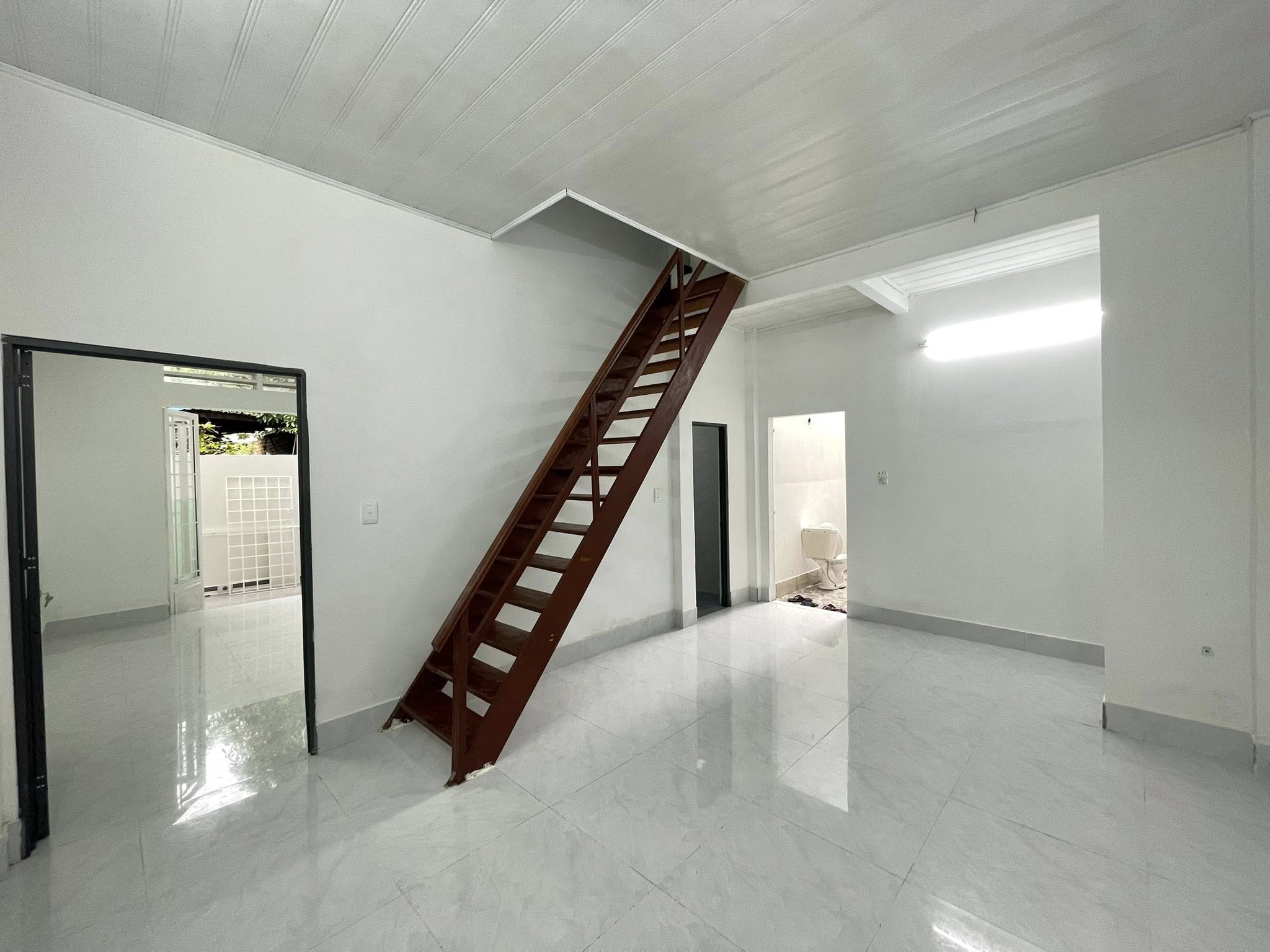 Nhà 3 ngủ, Bình Thạnh, hẻm ô tô, ban công thoáng mát