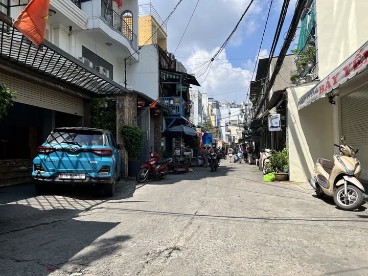 Nhà đẹp sát chợ Bà Chiểu, ngang 4,6m, chỉ 8,9 tỷ thương lượng