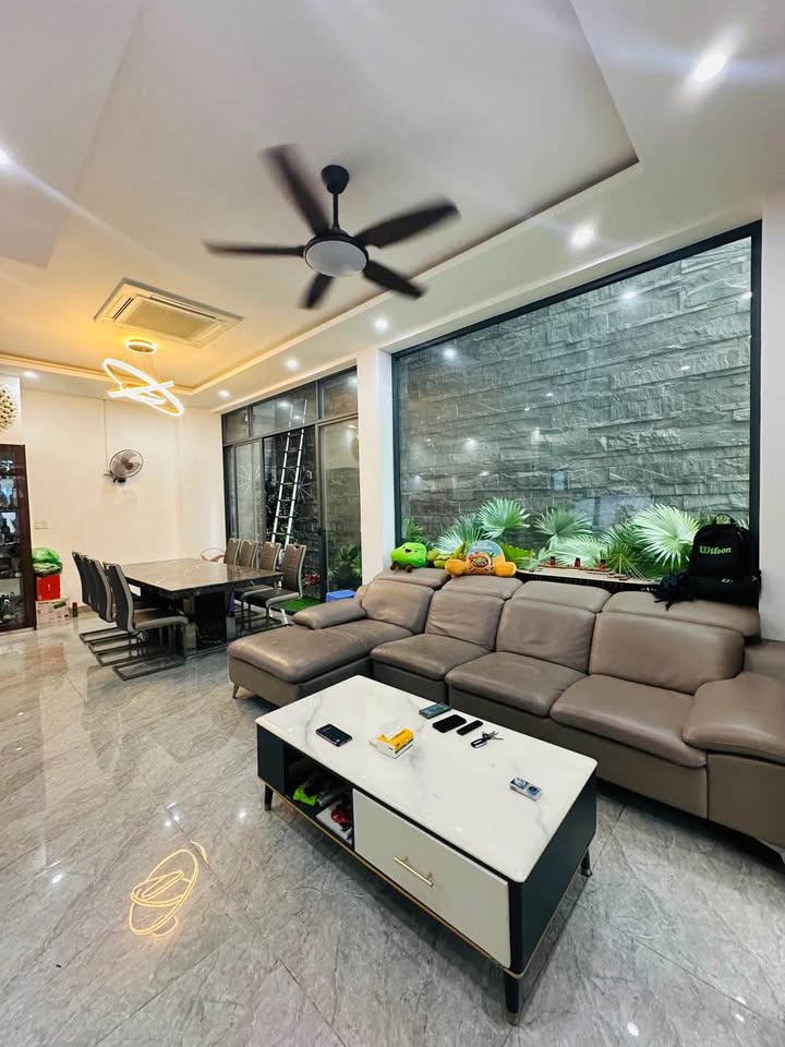 Nhà 3 tầng Mai Lão Bạng, Hải Châu, diện tích khủng, có hồ cá chill chill