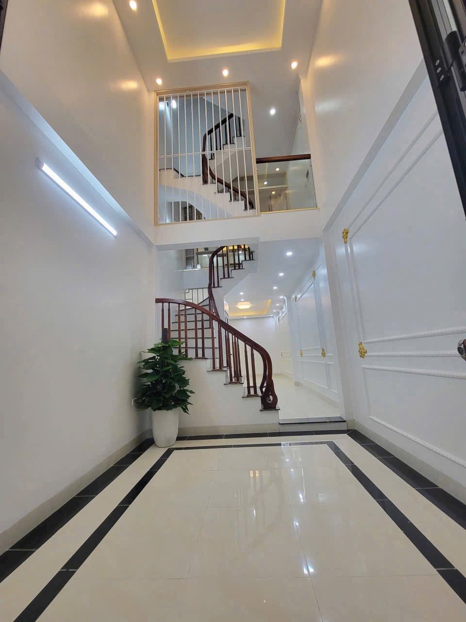 Siêu phẩm nhà 5 tầng tại Ngũ Hiệp, Thanh Trì, Hà Nội, sẵn sàng đón chủ mới