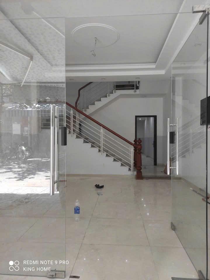 Cho thuê nhà 3 tầng mặt tiền khu Trung Nghĩa, ngay trước Bến Xe Đà Nẵng