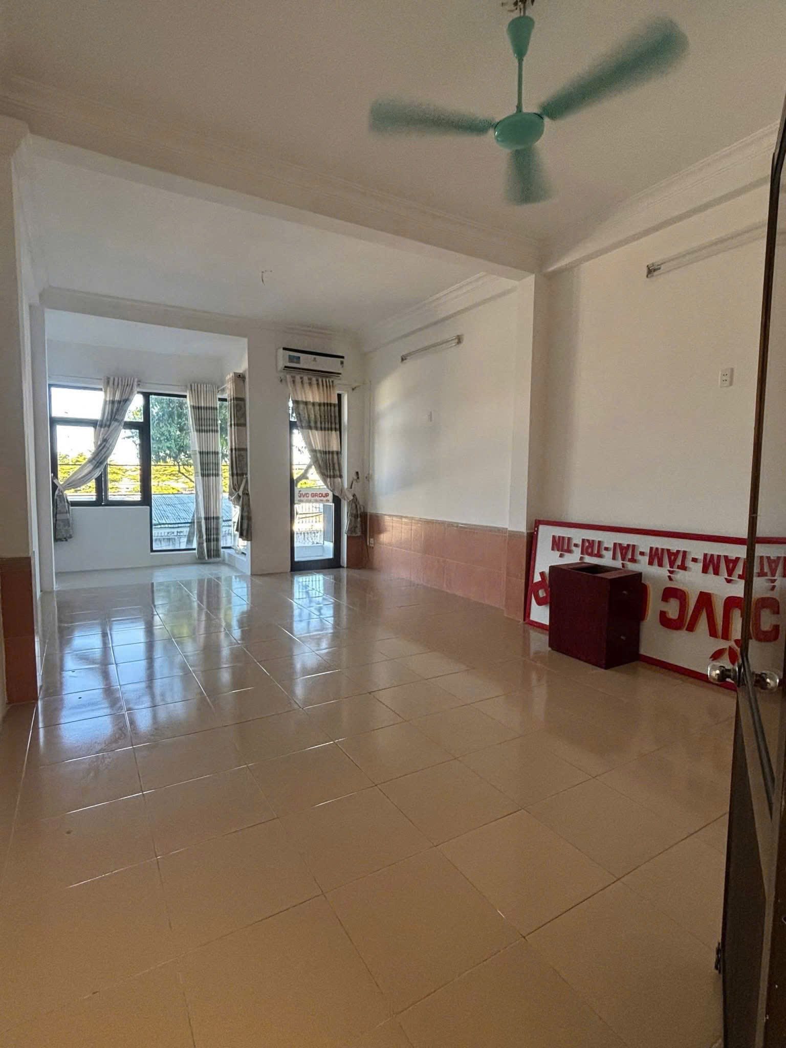 Nhà 3 tầng mặt tiền Lê Thạch, Đà Nẵng - 95m2, 4 ngủ, 16 triệu/tháng