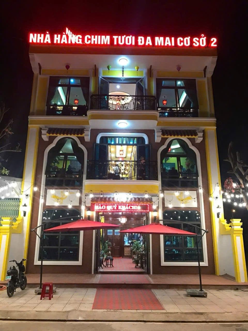 Nhà 3 tầng tái định cư Mai Pha kiến trúc nhà hàng sang trọng, view cầu Lung Linh