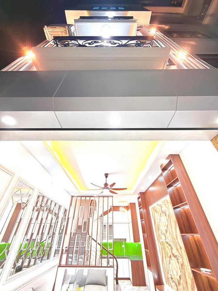 Nhà mới 4.5 tầng full nội thất, 34m2, mặt tiền 4m, chỉ 7.5 tỷ tại Tam Trinh