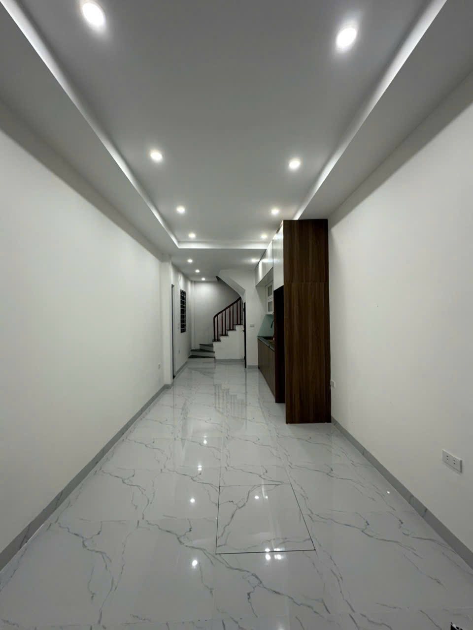 Nhà Hà Trì, Hà Cầu 5 tầng, 32m2, mặt ngõ thông, ô tô gần, giá hấp dẫn