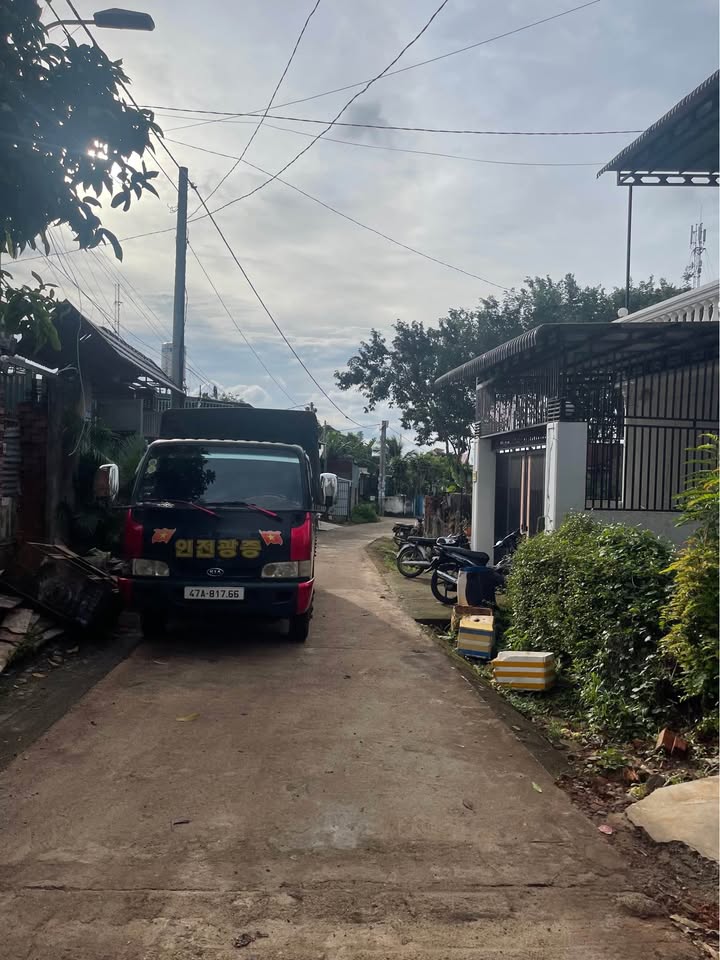 Nhà 2 tầng sân ô tô, hẻm xe tải, giá hời 3,65 tỷ