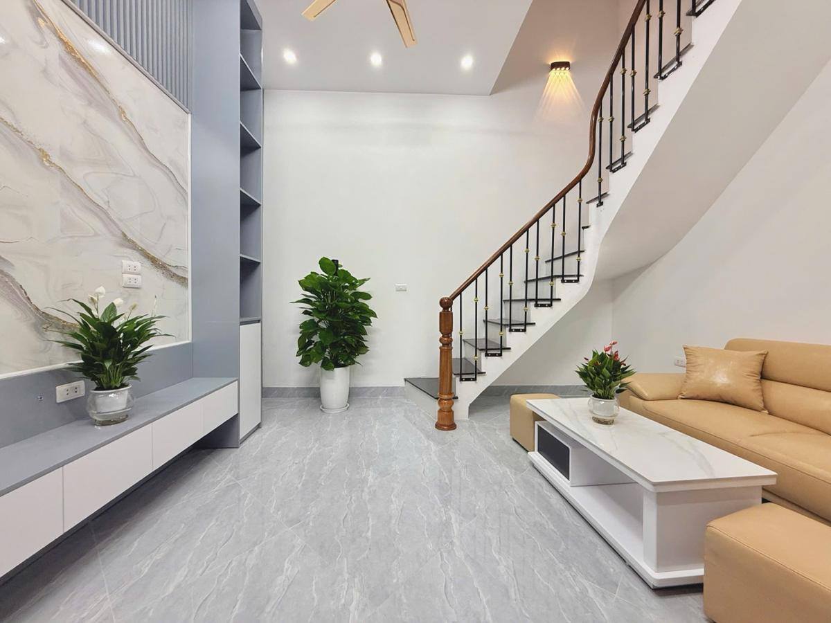 Nhà Hoàng Mai 4 tầng ô tô đỗ cổng, full nội thất, sổ đỏ chính chủ