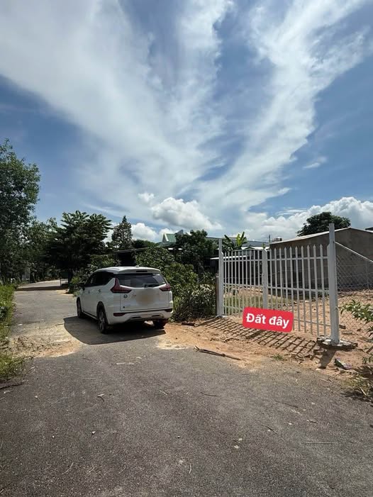 Đất Suối Cát 320m2 vuông vắn, mặt tiền đường nhựa, giá chỉ 950 triệu