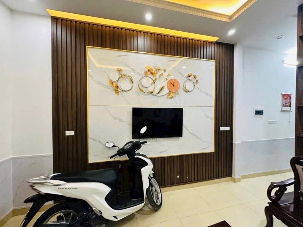 Nhà Cầu Giấy 51m², 5 tầng, ngõ gần ô tô, nhỉnh 8 tỷ căn cuối