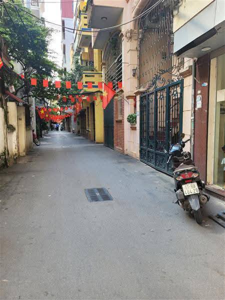 Nhà Lạc Long Quân, Cầu Giấy 5 tầng, nở hậu, ô tô gần, 40m2, hơn 14 tỷ