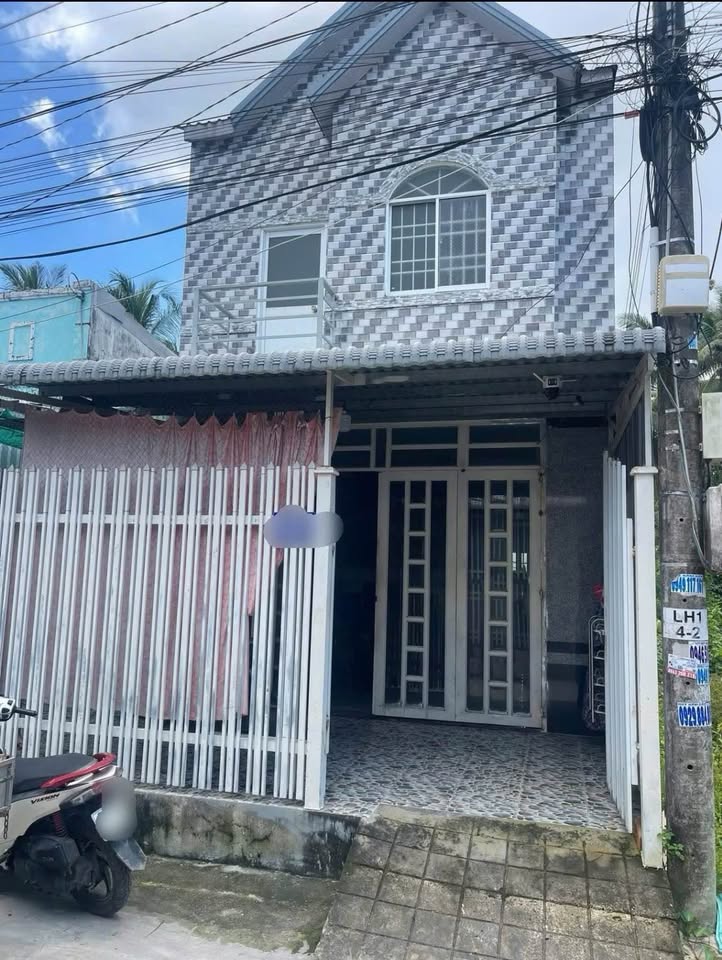 Nhà 1 trệt 1 lầu hẻm Nguyễn Cư Trinh, Rạch Giá 1.75 tỷ, sổ đỏ vuông vắn