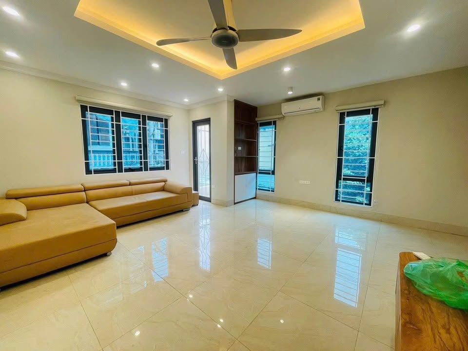 Nhà Phương Canh, lô góc 5 tầng, ô tô đỗ cửa, sổ đỏ vuông vức