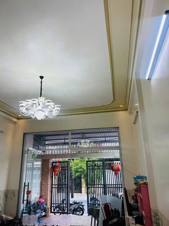 Bán nhà mặt tiền đường Lê Hữu Trác, trung tâm thành phố, 4 phòng ngủ, diện tích 100m2