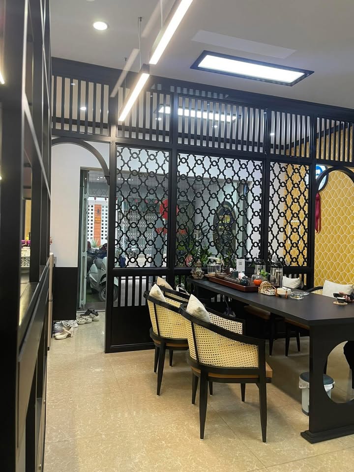 Bán nhà 3 tầng 108m² mặt tiền 5m, 3 phòng ngủ, hướng Đông