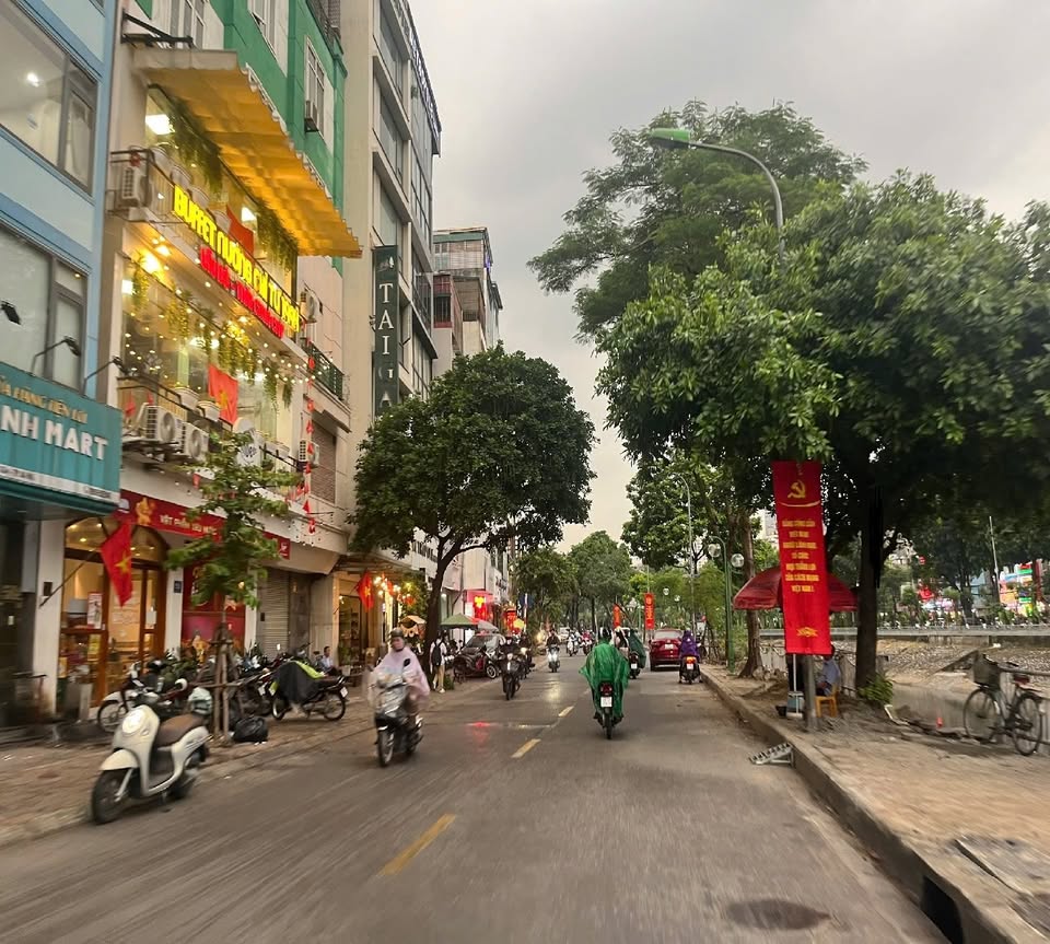 Nhà lô góc 4 tầng đẹp, 50m2, 2 thoáng, ngõ thông Cầu Giấy - 13 tỷ