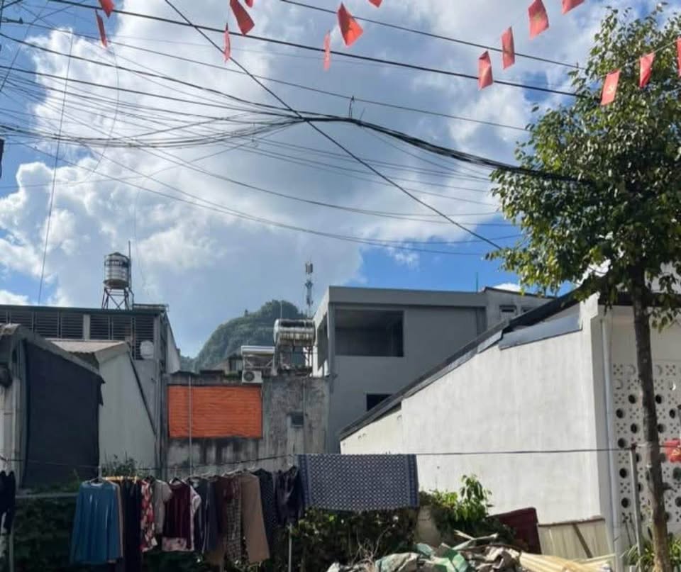 Cơ hội sở hữu một lô đất duy nhất tại trục đường chợ Tân Phong cũ, Phường Tân Phong, tỉnh Lai Châu