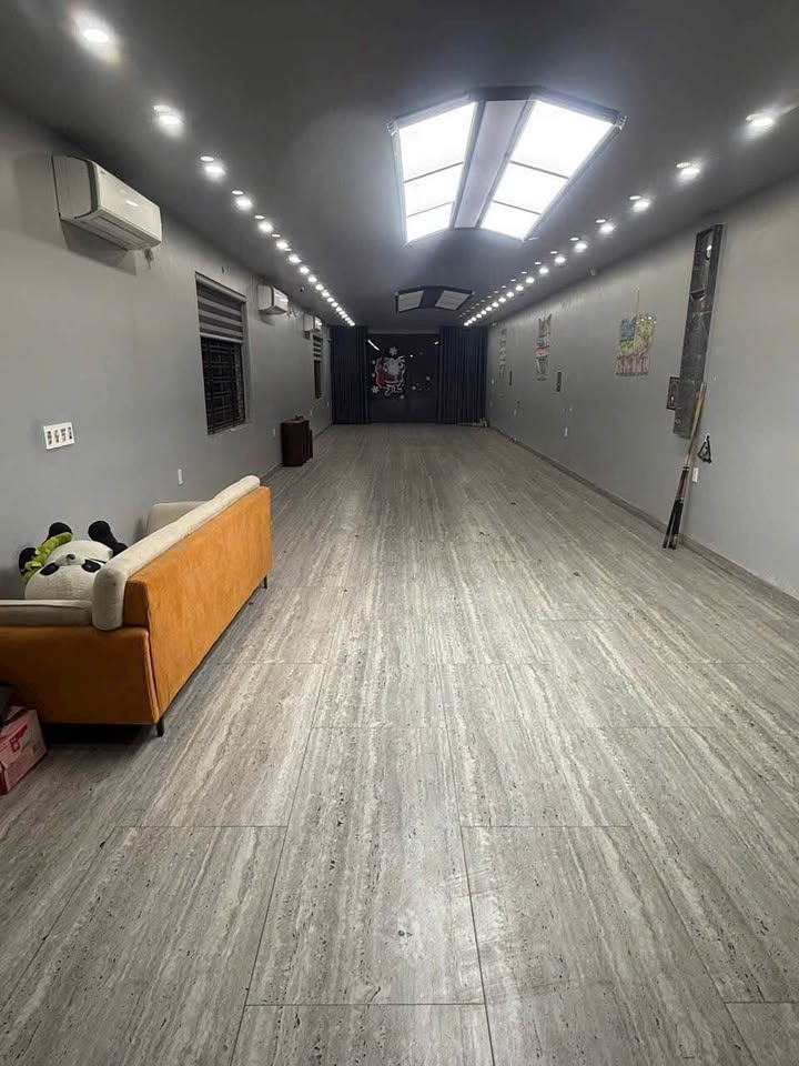 Bán nhà mặt đường lô góc phố Dư Hàng, Kiến An, Hải Phòng, 4 tầng, thang máy, giá tốt