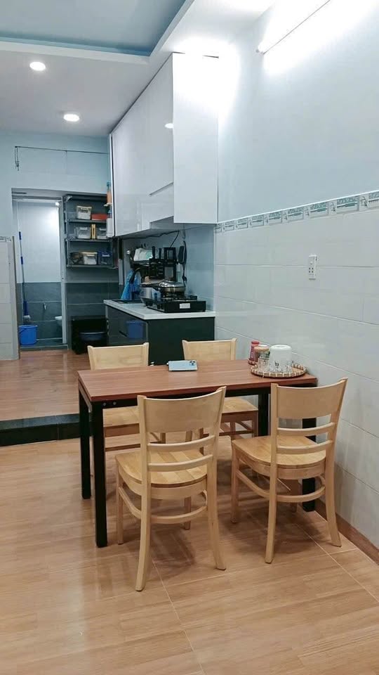 Tân Bình nhà đẹp 2 tầng hẻm thông, gần chợ, chỉ 4.1 tỷ - cơ hội có một không hai