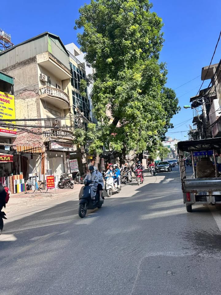 Nhà 7 tầng mặt phố La Thành kinh doanh bạt ngàn, giá hời như cho