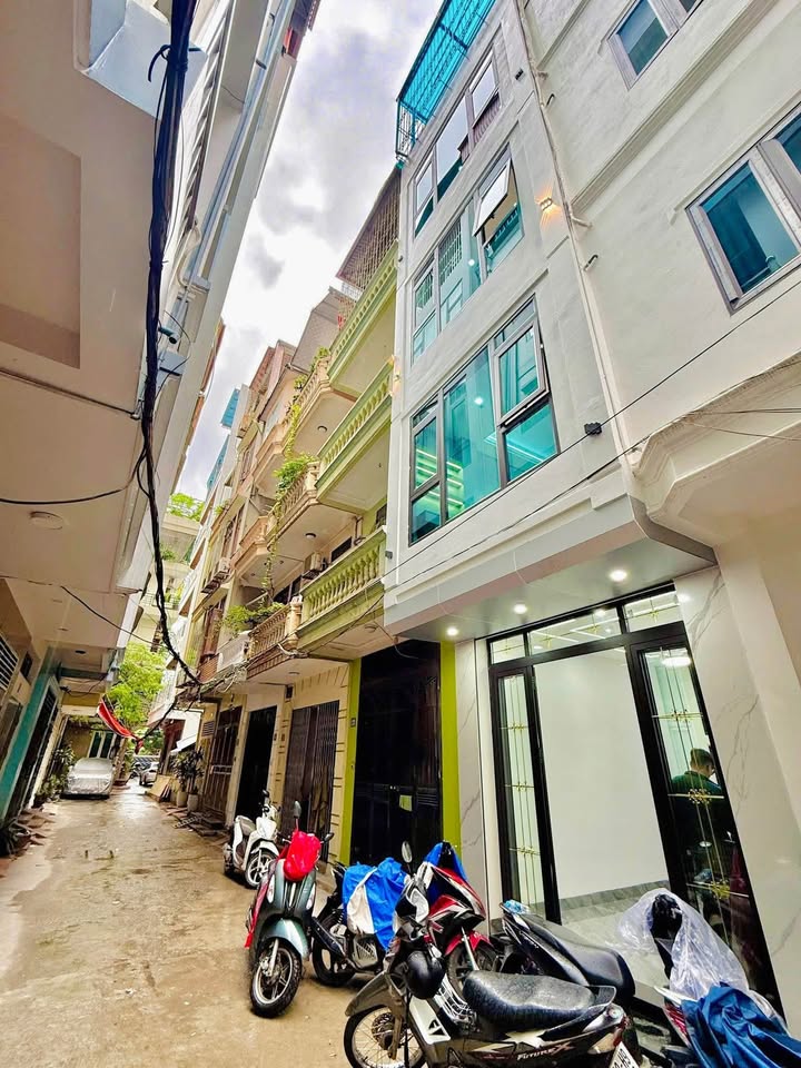 Nhà 5 tầng thang máy phân lô Đại học Giao thông Vận tải, ô tô tránh, trung tâm Đống Đa 15 tỷ