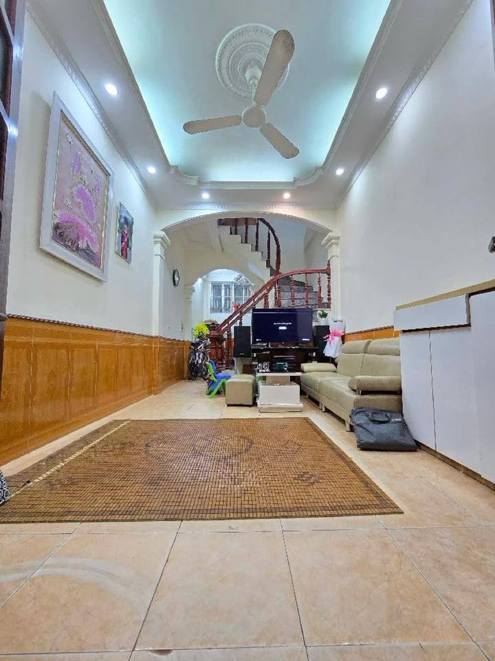 Nhà Linh Đàm 32m2, 5 tầng, 3 thoáng ô tô tránh, giá 7,45 tỷ