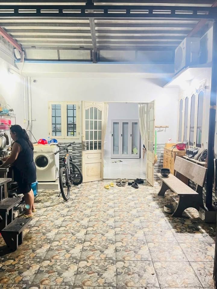 Nhà 95m2 Tân An, Dĩ An thoáng đãng, 3 phòng ngủ, giá hời 3,05 tỷ