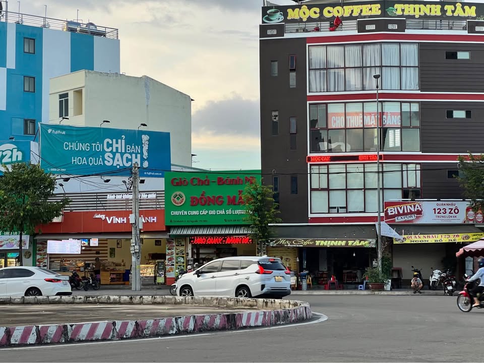 Nhà xinh xinh, thuê ngay vòng xoay Nguyễn Đức Cảnh, Nha Trang