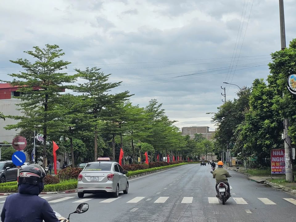 Bán gấp nhà 5 tầng mặt đường 36, đối diện siêu thị Dabaco - Kinh doanh sầm uất