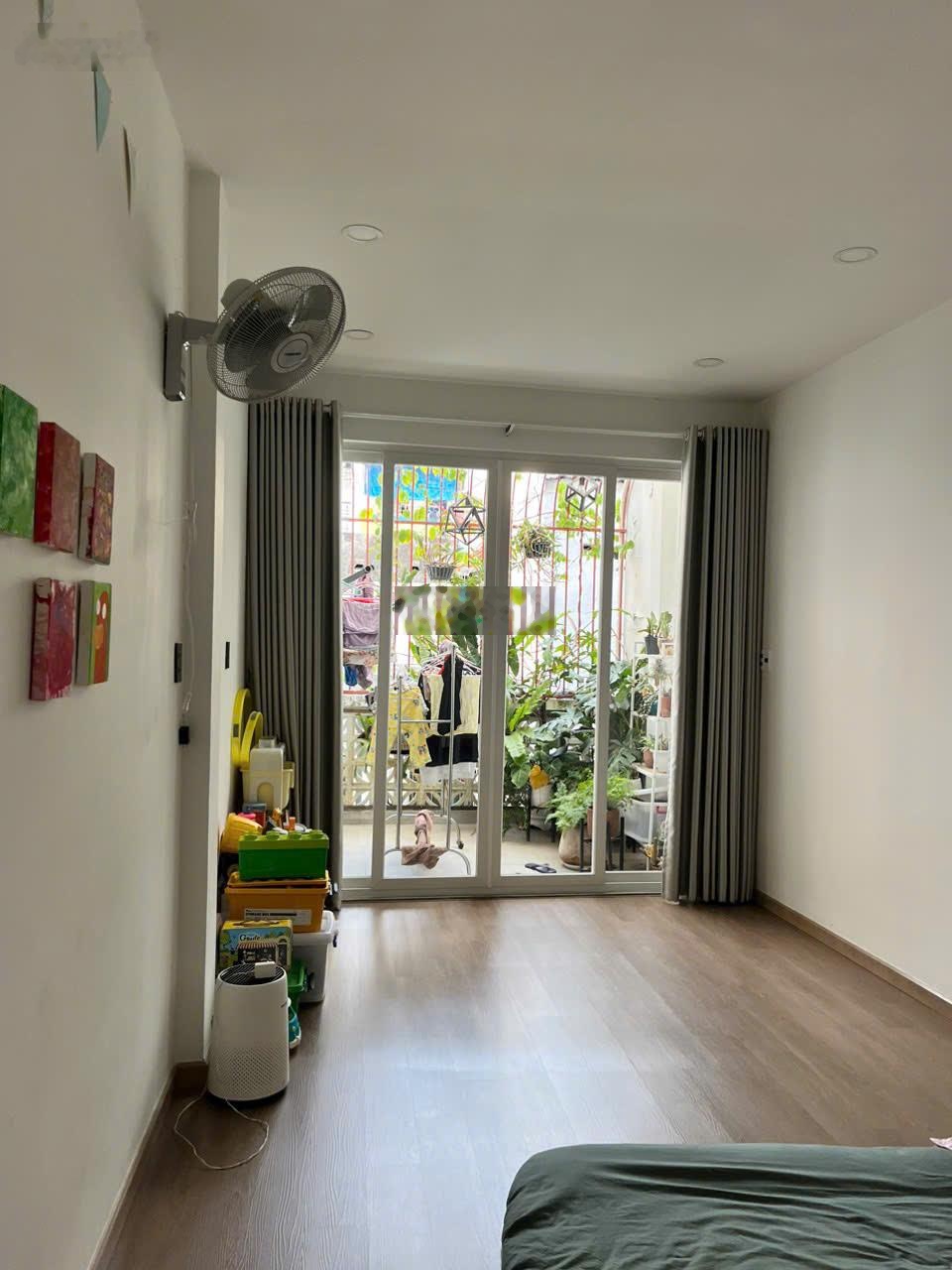 Bán nhanh nhà trung tâm Quận 1 đường Trần Khắc Trân Phường Tân Định. Nội thất cao cấp như hình