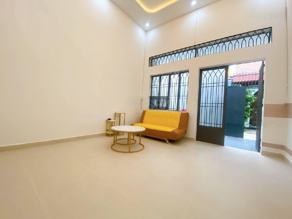 Bán nhà 60m2( ngang 4.3) tại Phạm Văn Bạch, P15, Tân Bình, 5,25 tỷ