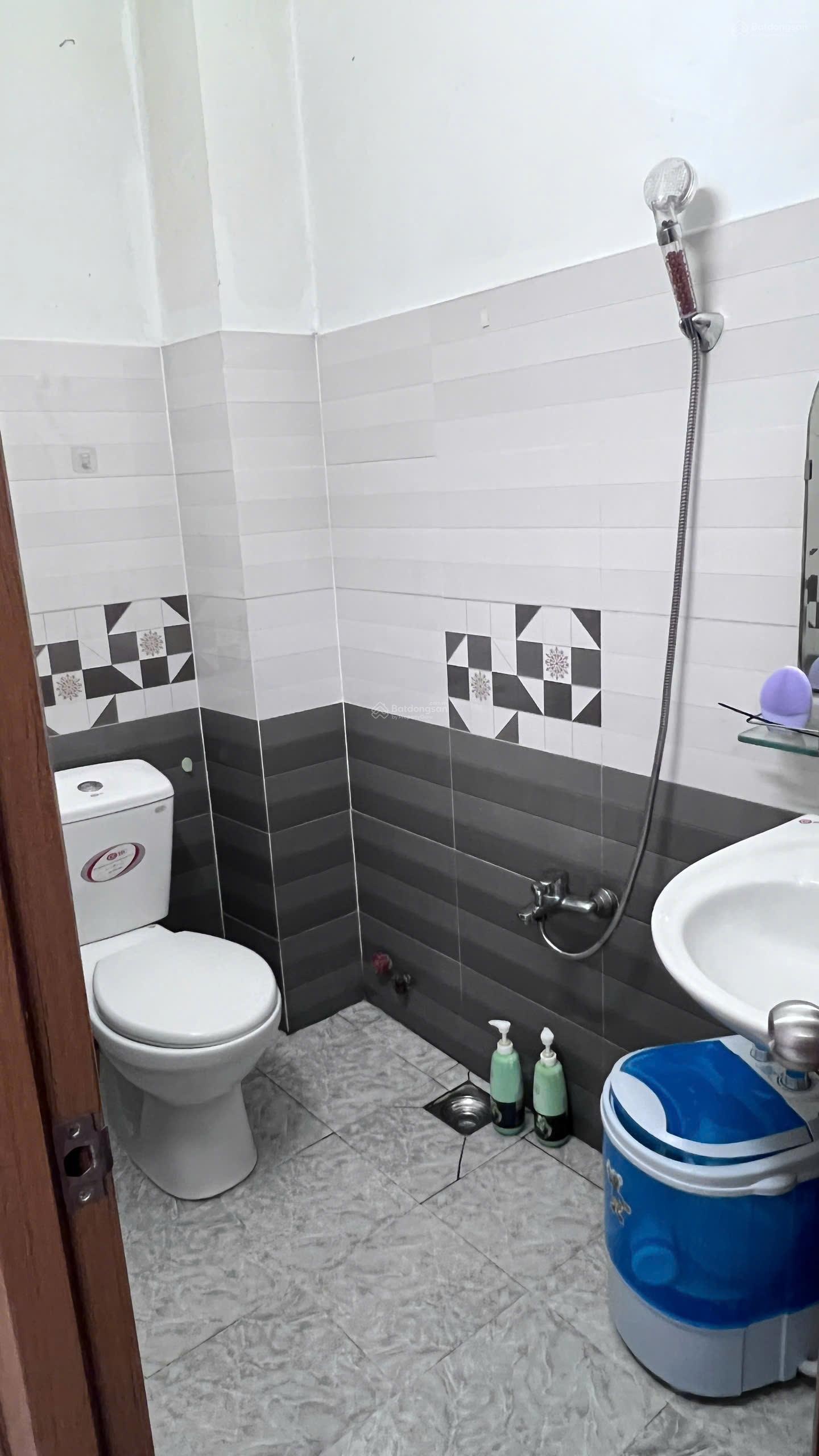 Cần pass phòng nhà nguyên căn 2tr150/ tháng